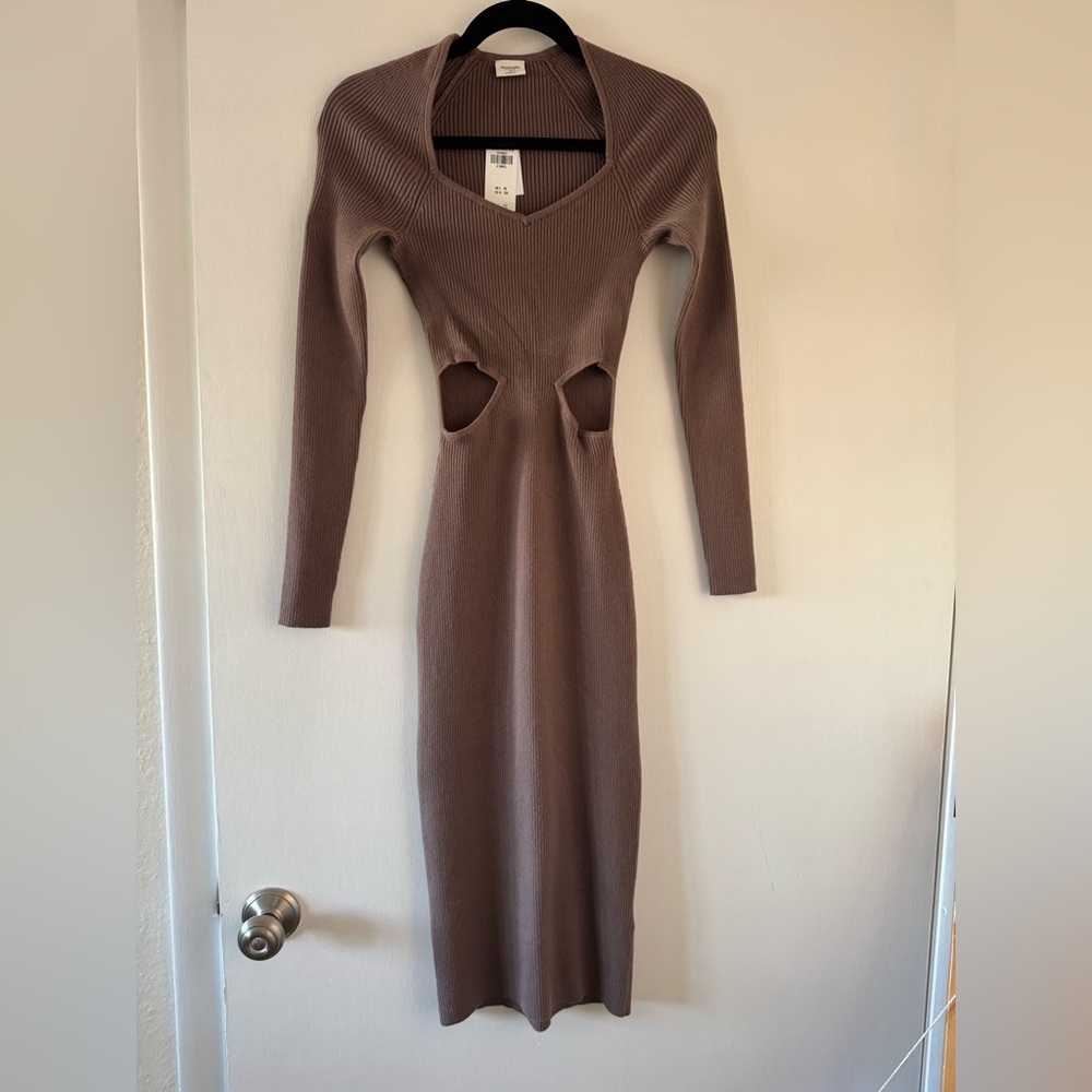Mauve Abercrombie & Fitch sweater dress with side cutouts